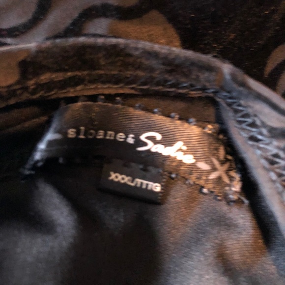 Velvet Pattern Shoulder Top - Picture 3 of 3